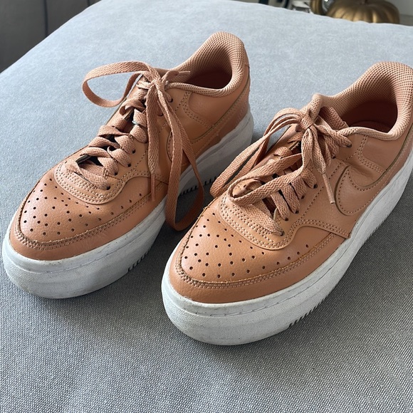 Women’s Tan Nike Air-force 1. - Picture 2 of 4
